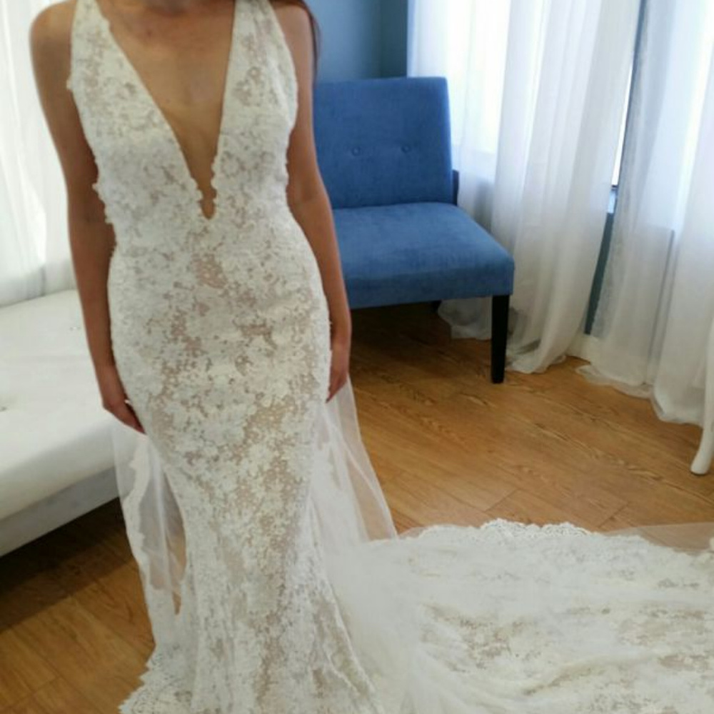 Pronovias Estela Wedding Dress with garment bag - Picture 2 of 8